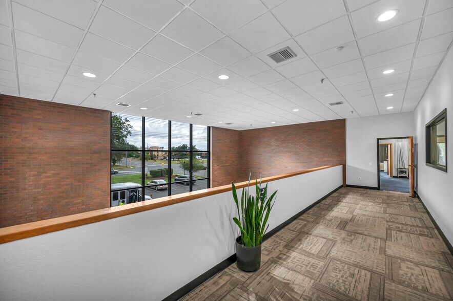 More Photos Of 290 Roberts St, East Hartford Office For Lease