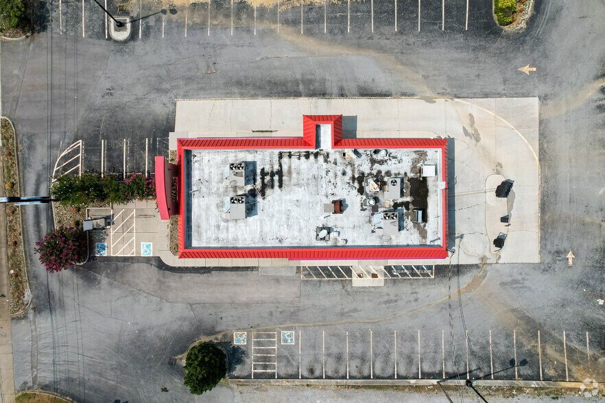 More Photos Of 305 E Emory Rd, Powell Fast Food For Lease