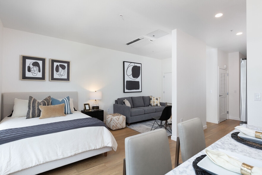 More Photos Of 126 N Rollins Rd, Millbrae Apartments For Lease