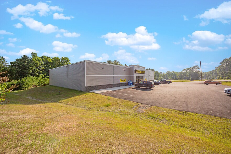 More Photos Of 39 Main St, Canaan Freestanding For Sale