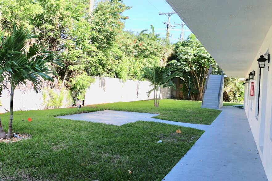 More Photos Of 2638 Lake Dr, Riviera Beach Apartments For Sale