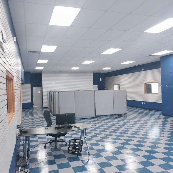 More Photos Of 2710 W Pawnee St, Wichita Manufacturing For Sale