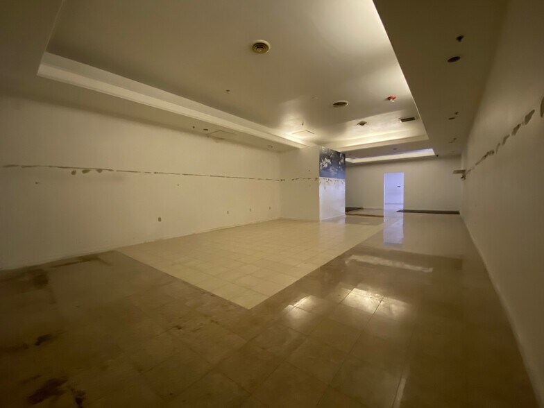 More Photos Of 600-636 Washington Ave, Philadelphia Storefront For Lease