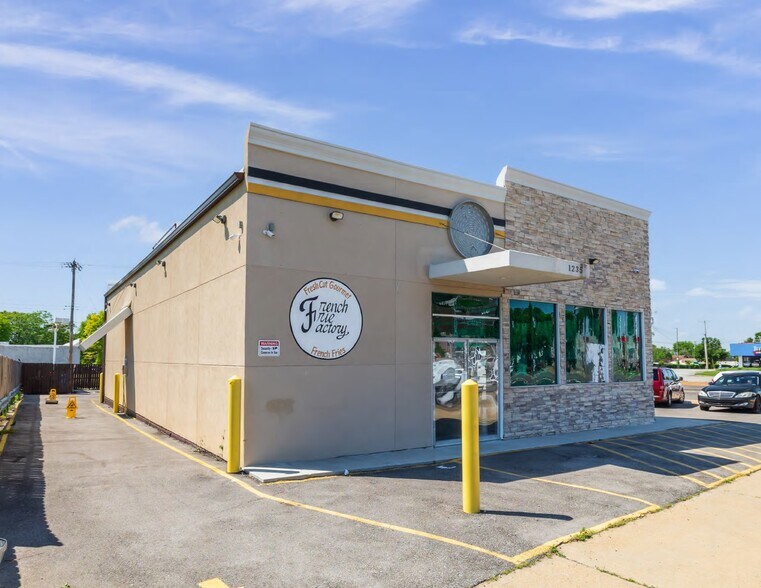 More Photos Of 3610 Page Blvd, Saint Louis Fast Food For Lease