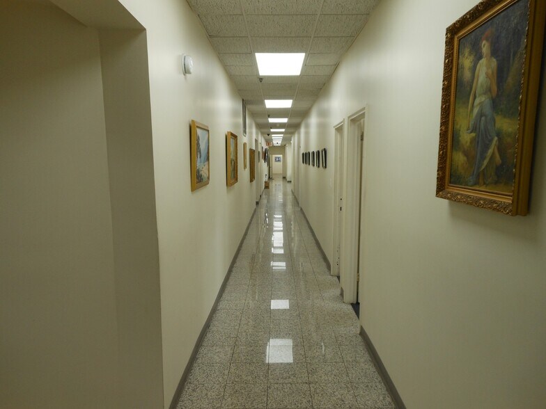 More Photos Of 4333 Veterans Memorial Hwy, Holbrook Distribution For Lease