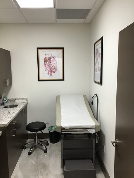 More Photos Of 1601 N Palm Ave, Pembroke Pines Medical For Lease
