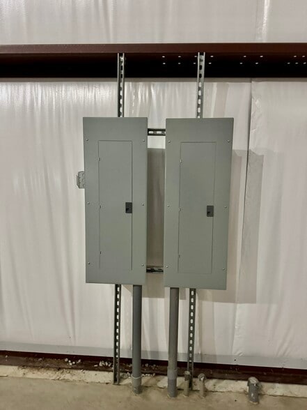 More Photos Of 5700 Eastside Parkway Dr, Gas City Light Distribution For Lease
