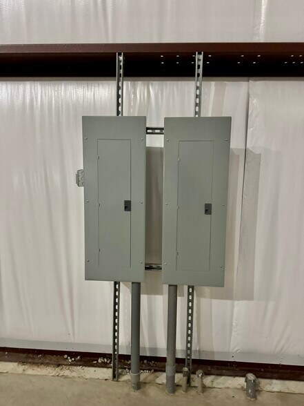 More Photos Of 5700 Eastside Parkway Dr, Gas City Light Distribution For Lease