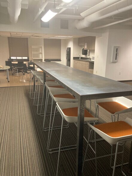 More Photos Of 16-24 N Meridian St, Indianapolis Office For Lease