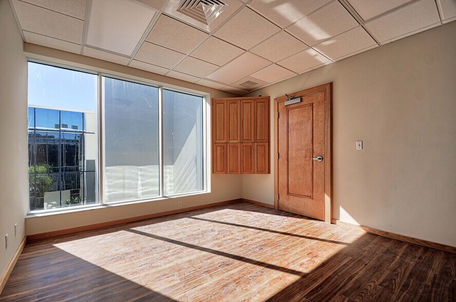 More Photos Of 3411 Tamiami Trl N, Naples Office For Sale