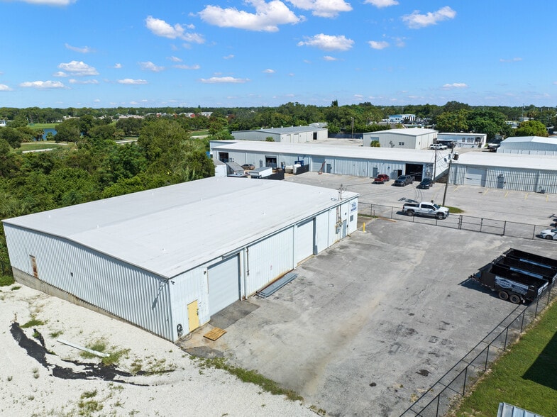 More Photos Of 815 N Cocoa Blvd, Cocoa Warehouse For Lease