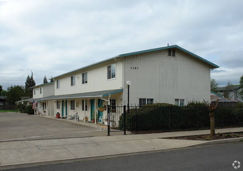 Primary Photo Of 1287 R St, Springfield Apartments For Sale