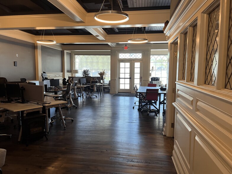 More Photos Of 4 E Washington St, Chagrin Falls Bank For Lease