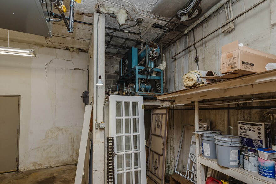 More Photos Of 724 N Main St, Newton Storefront For Sale