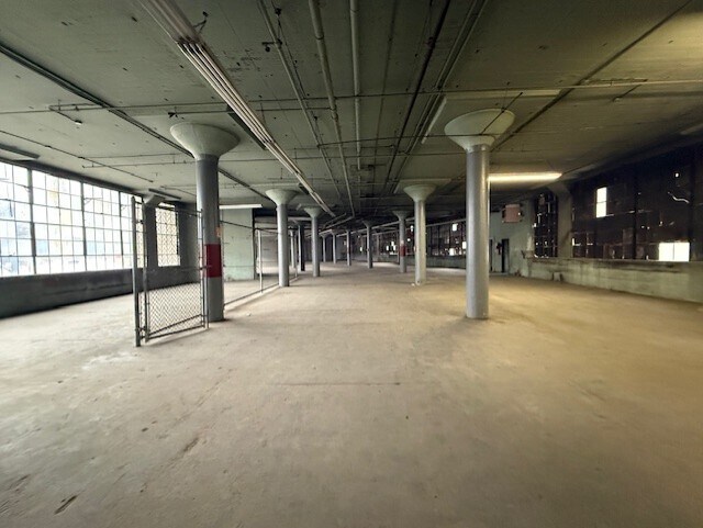 More Photos Of 201 Saw Mill River Rd, Yonkers Warehouse For Lease