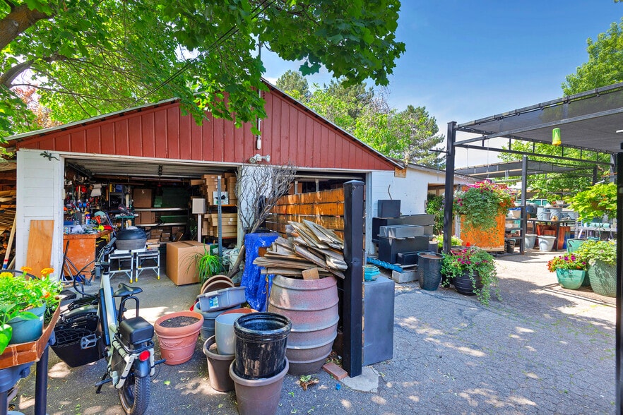 More Photos Of 2194 E Fort Union Blvd, Salt Lake City Freestanding For Sale