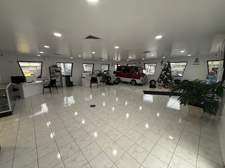 More Photos Of 1314 N King St, Honolulu Restaurant For Lease