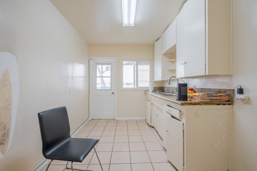 More Photos Of 6623 San Fernando Rd, Glendale Storefront Retail Office For Sale