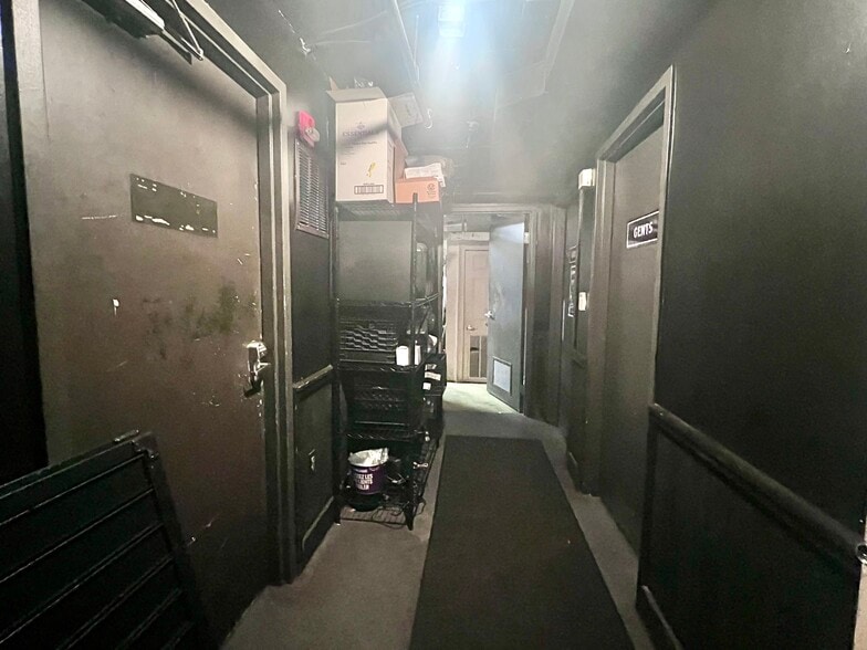 More Photos Of 95 S Main St, Memphis Storefront Retail Office For Sale