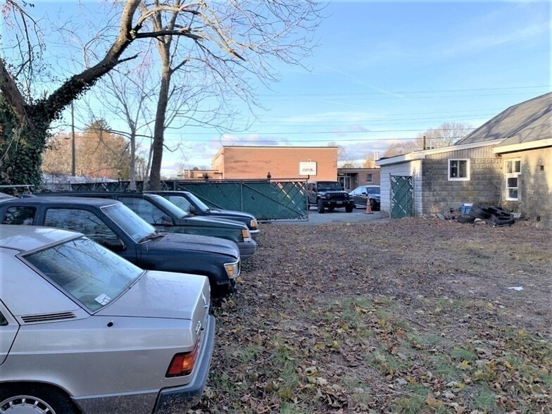 More Photos Of 99 Spring St, Fairhaven Auto Repair For Sale