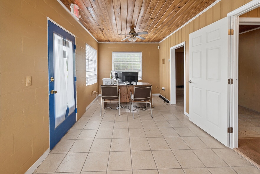 More Photos Of 1320 N Temple Ave, Starke Office For Sale
