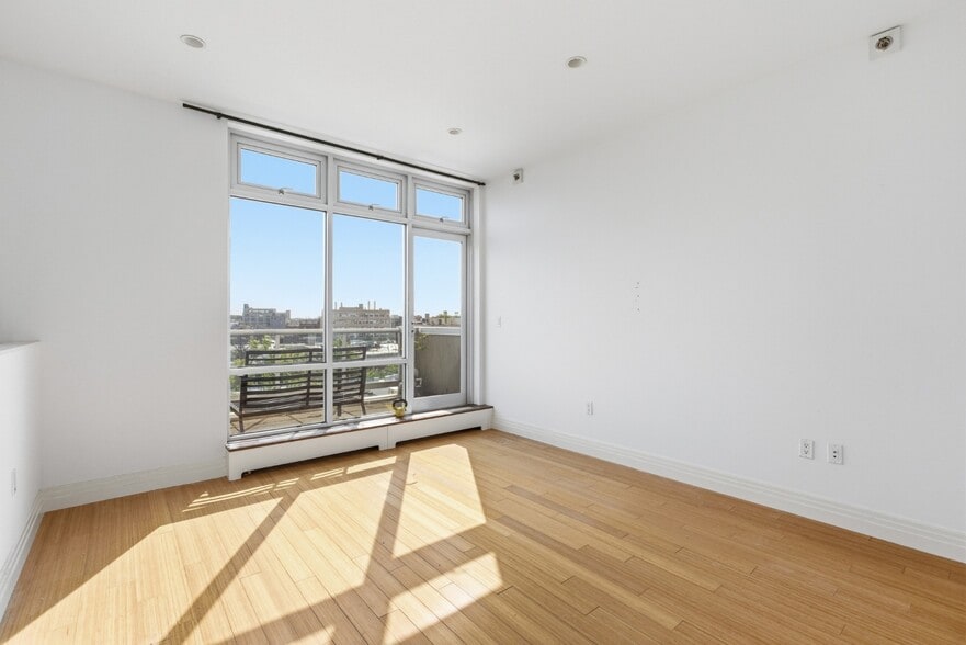 More Photos Of 146 Diamond St, Brooklyn Apartments For Sale