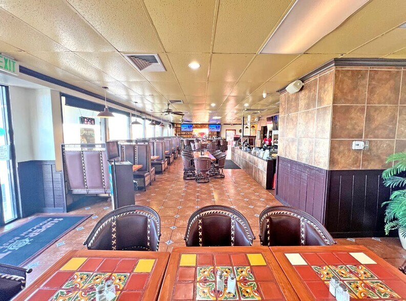 More Photos Of 7131 Franklin Blvd, Sacramento Restaurant For Sale