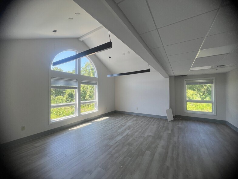 More Photos Of 89 Viets St, New London Office For Sale