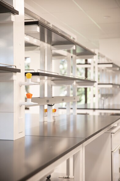 More Photos Of 1900 Alameda De Las Pulgas, San Mateo Research And Development For Lease