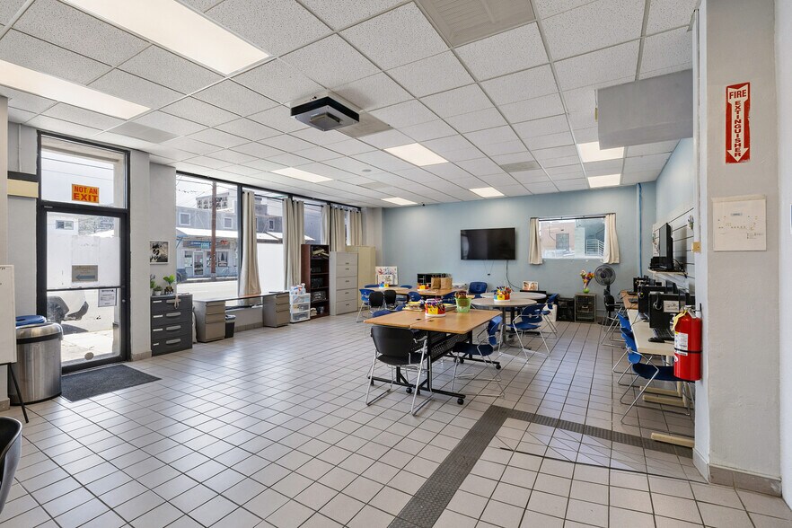 More Photos Of 1079-1085 S Beretania St, Honolulu Storefront Retail Office For Sale