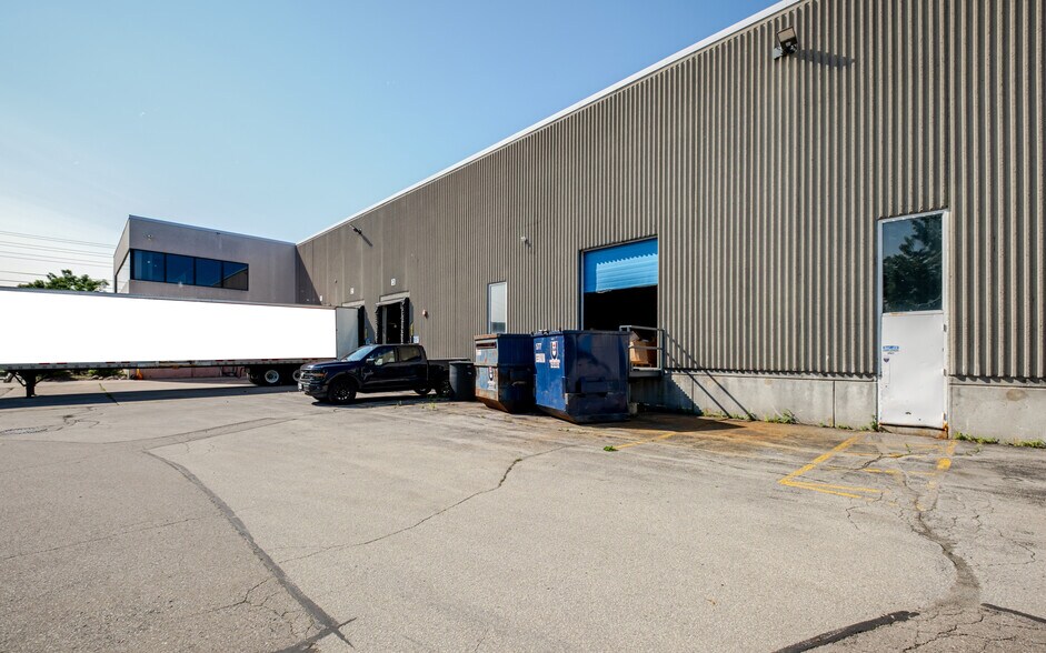 More Photos Of 2001-2045 Drew Rd, Mississauga Warehouse For Lease