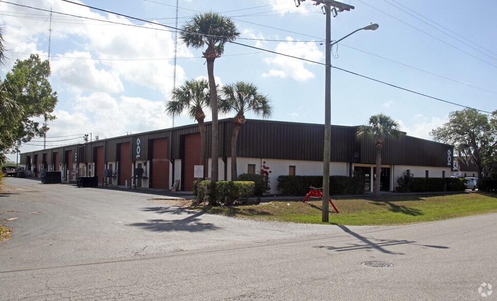More Photos Of 109-111 Dunbar Ave, Oldsmar Warehouse For Lease