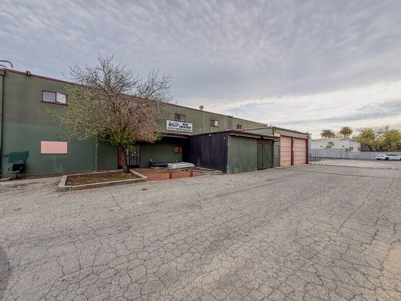 More Photos Of 995 E Santa Clara St, San Jose Storefront For Lease