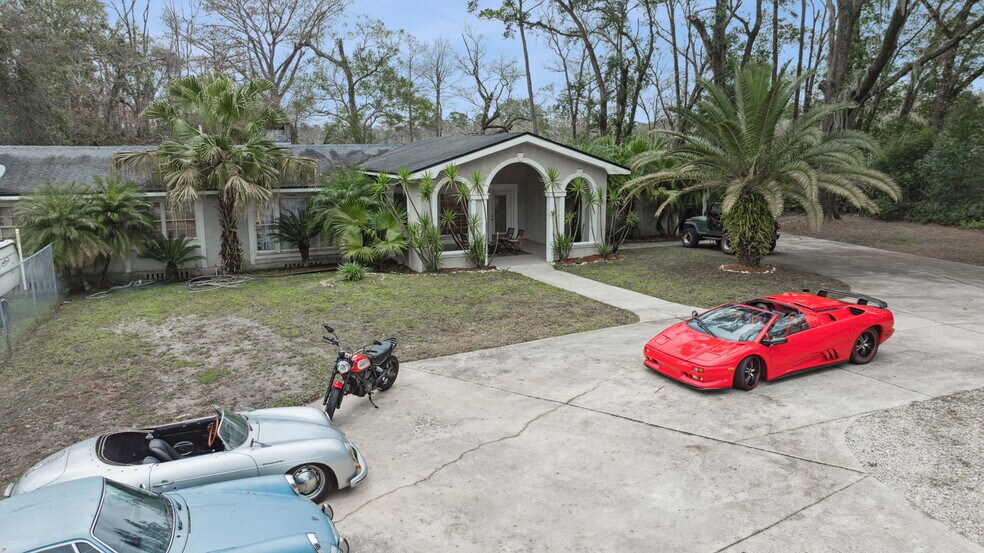 More Photos Of 8463 Beach Blvd, Jacksonville Freestanding For Lease