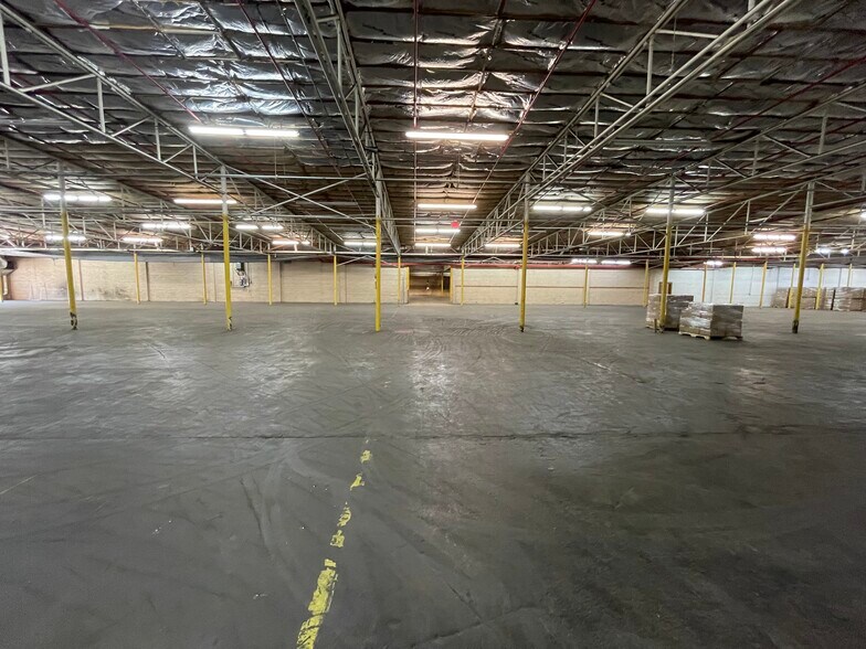 More Photos Of 2613-2625 Lee Ave, Sanford Manufacturing For Lease
