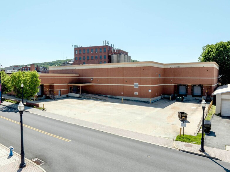More Photos Of 1 E Main St, Ephrata Warehouse For Lease