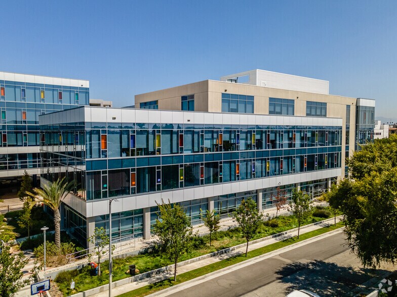 More Photos Of 959 Seward St, Los Angeles Unknown For Lease