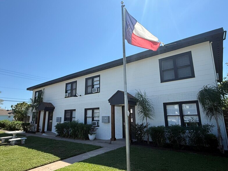 Primary Photo Of 5103 Avenue O, Galveston Apartments For Sale