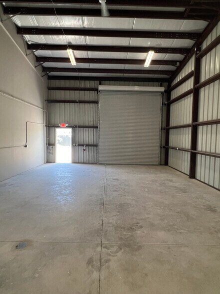 More Photos Of 7440 Sawyer Cir, Port Charlotte Warehouse For Lease
