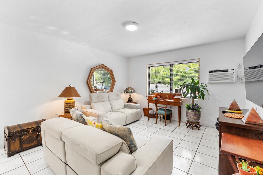 More Photos Of 550 SW 10th St, Miami Apartments For Sale