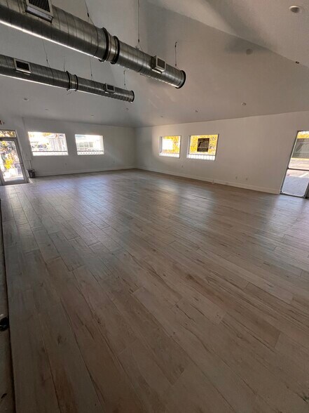 More Photos Of 2407 Periwinkle Way, Sanibel Storefront For Sale