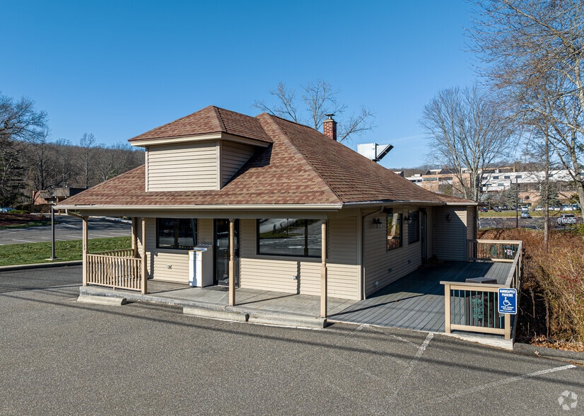 More Photos Of 702 Chase Pky, Waterbury Restaurant For Lease