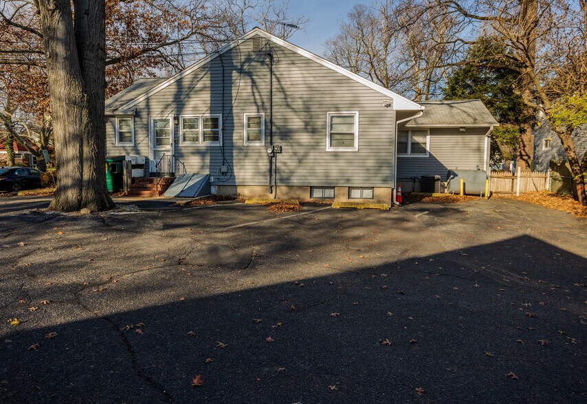 More Photos Of 73 Amboy Ave, Metuchen Medical For Sale