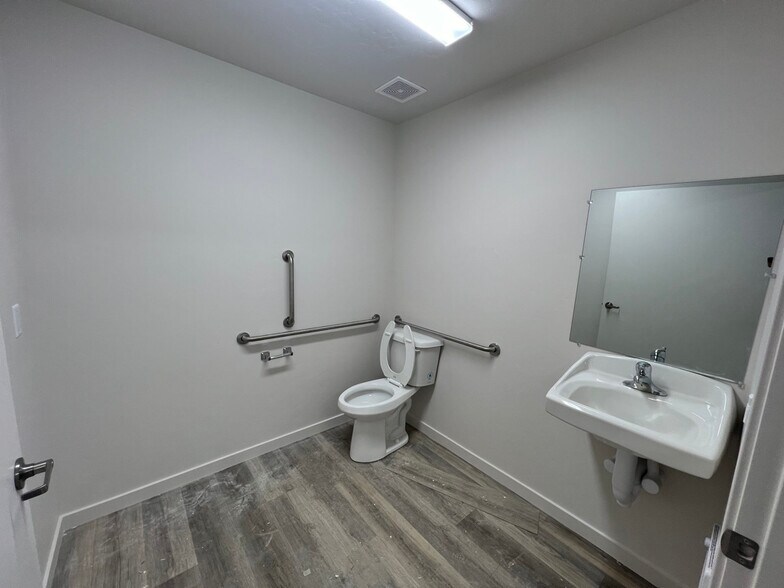 More Photos Of 116 W. Kearney St, Caldwell Warehouse For Lease