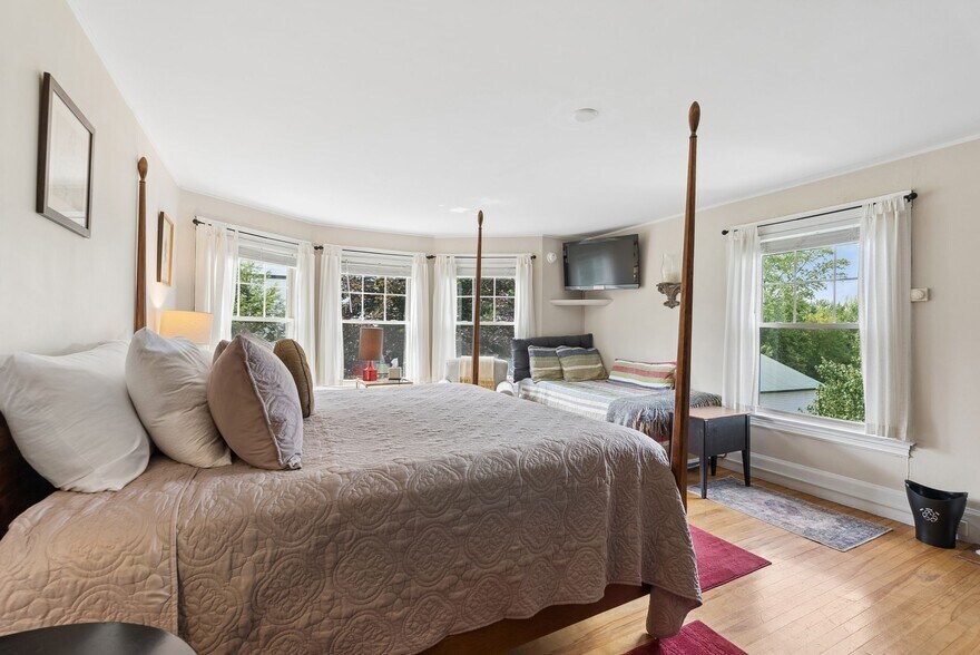 More Photos Of 548 Main St, Fryeburg Hotel For Sale