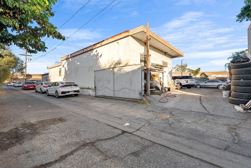 More Photos Of 6025 Laurel Canyon Blvd, North Hollywood Auto Dealership For Sale