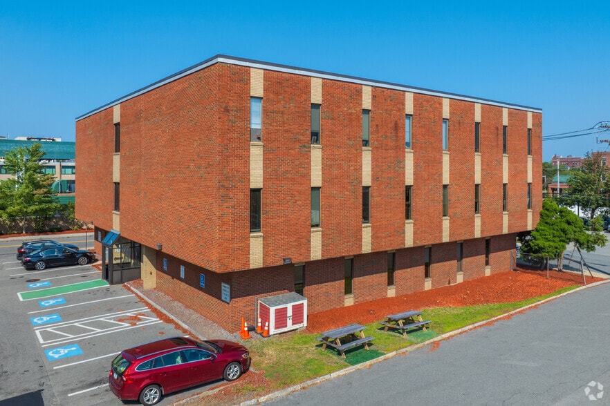 Primary Photo Of 19 Tyler St, Nashua Medical For Sale