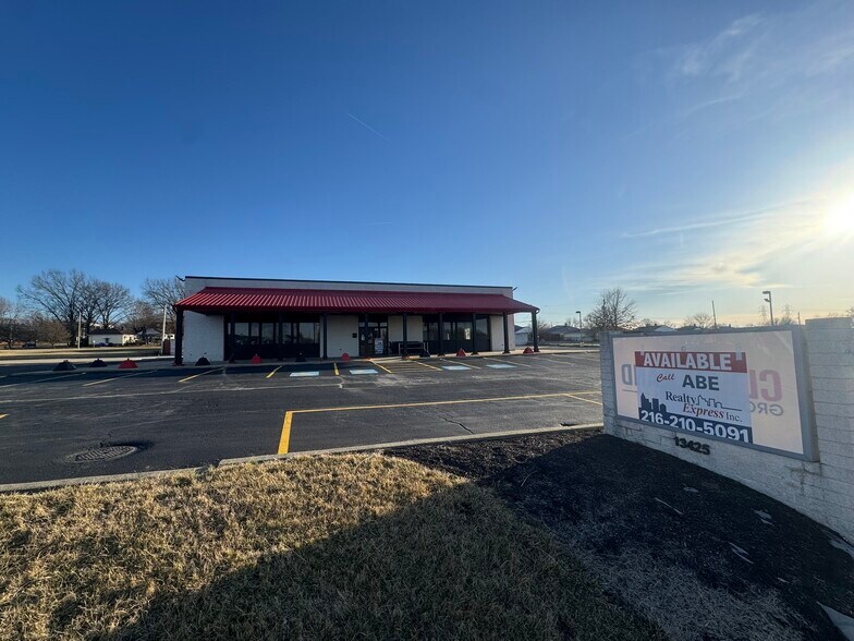 More Photos Of 13425 Snow Rd, Brook Park Freestanding For Lease