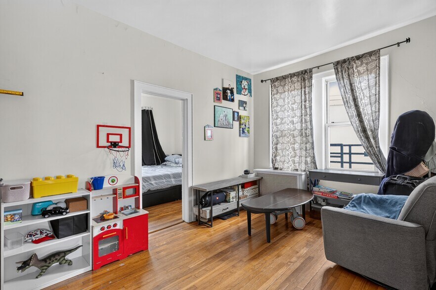 More Photos Of 154 Chestnut Ave, Jersey City Restaurant For Sale