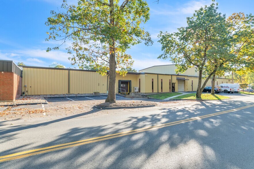 More Photos Of 250 Old Lyman Rd, South Hadley Light Manufacturing For Lease